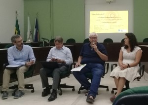 Foto na Mesa Redonda - Vírus Zika