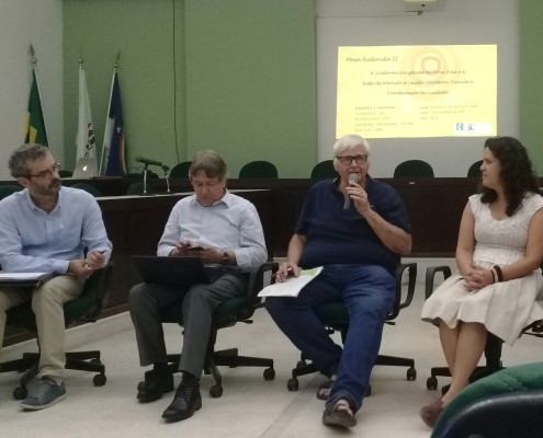 Foto na Mesa Redonda - Vírus Zika