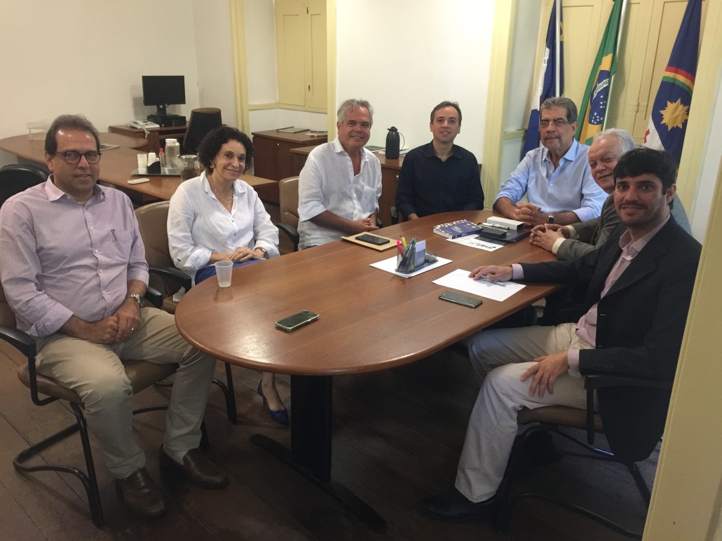 Da esquerda para a direita: Vice-Diretor da UPE - Alexandre Gusmão; Diretora de Inovação FACEPE - Aronita Rosenblatt; Diretor da Escola Politécnica de PE - José Roberto Cavalcanti; Coordenador Geral de PG UPE - Byron Leite; Presidente da FACEPE - Fernando Jucá; Reitor da UPE - Pedro Falcão e o Pro-reitor de Pesquisa e PG - Sérgio Campello