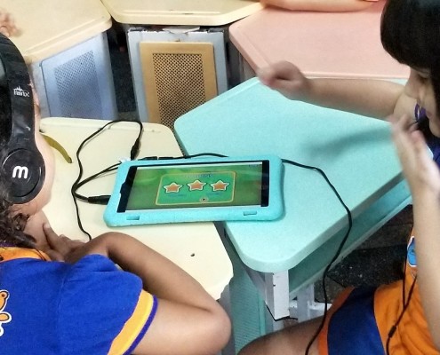 Jogos que estimulam a consciência fonológica de crianças da educação infantil melhoram o aprendizado de leitura e escrita