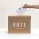 maquete-de-voto-com-envelope-e-urna_23-2148429119