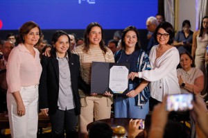 A assinatura do reajuste ocorreu no Palácio do Campo das Princesas durante o evento Inova PE