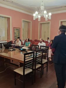 Secretária Executiva de Sustentabilidade da SEMAS-PE, Karla Godoy, participa do debate com os pesquisadores sobre as propostas apresentadas
