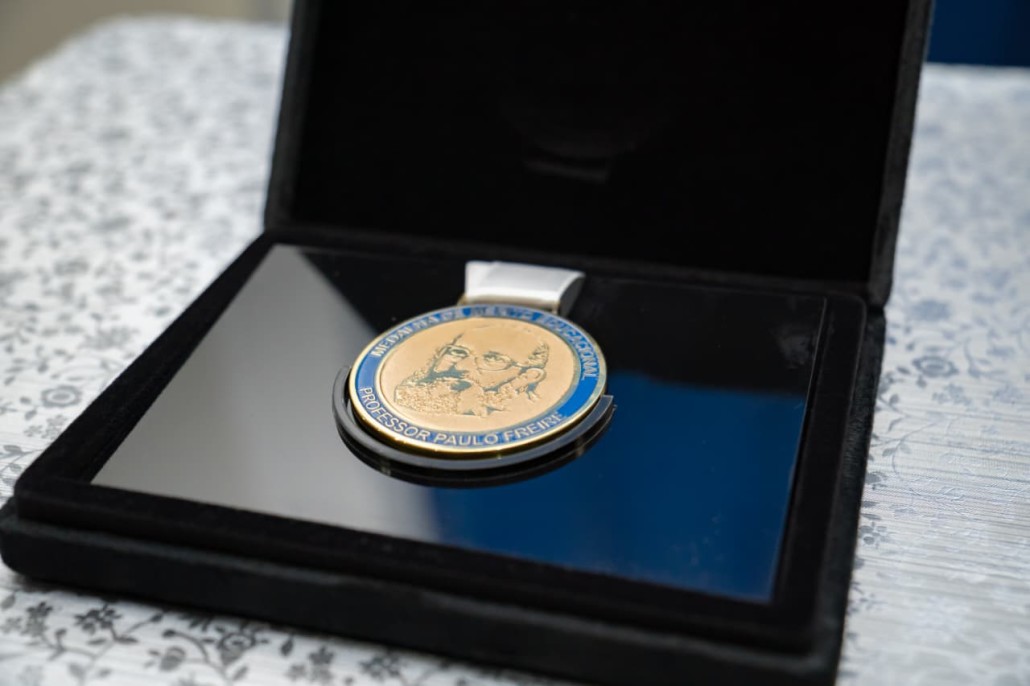 08.10.2025 MEDALHA PAULO FREIRE 12