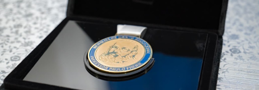 08.10.2025 MEDALHA PAULO FREIRE 12